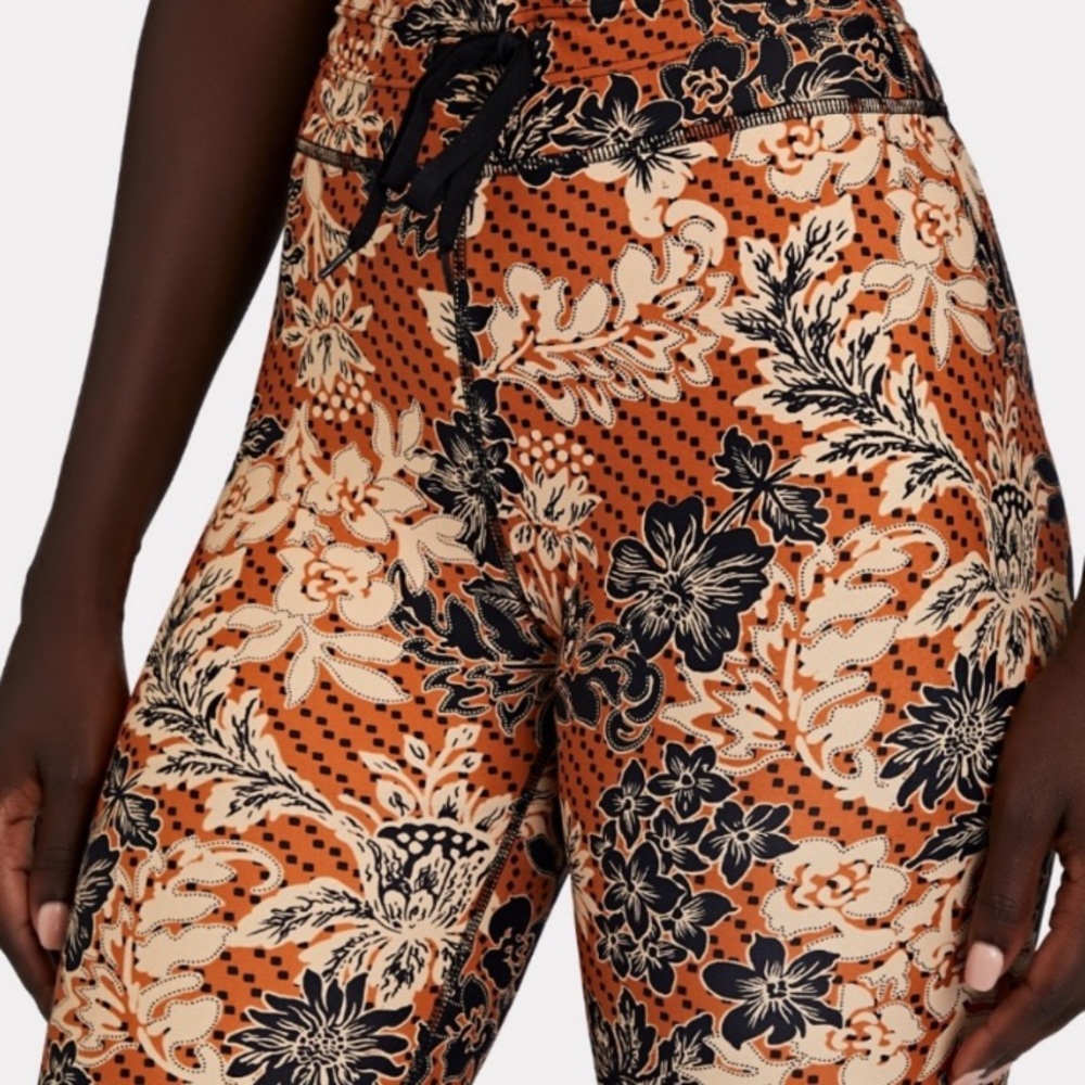 ❤️.. The Upside Floral Leggings